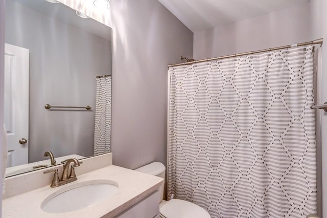 bathroom featuring a shower with curtain, vanity, and toilet