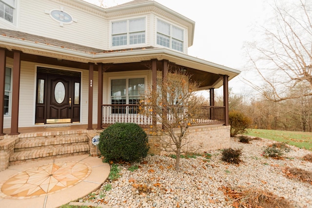 property entrance featuring a porch