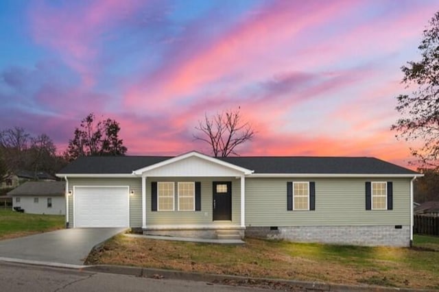 view of front of property featuring a garage and a lawn