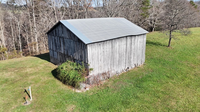 view of outdoor structure with a yard