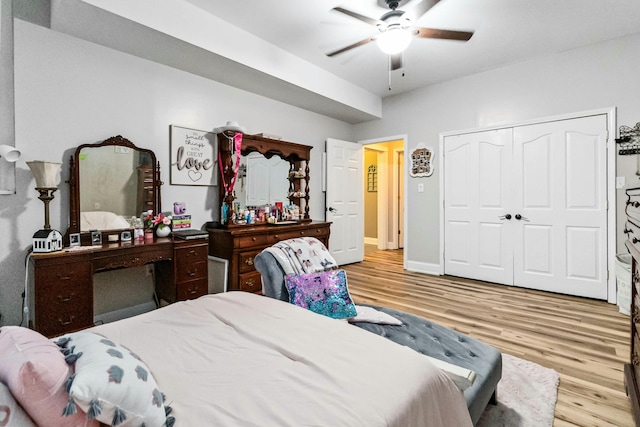 bedroom featuring a closet, light hardwood / wood-style flooring, and ceiling fan