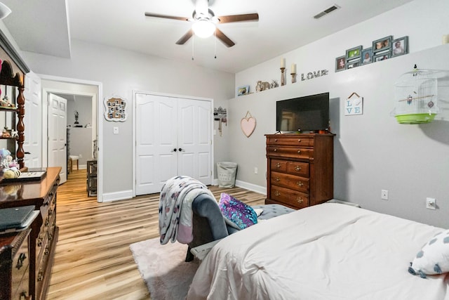 bedroom with hardwood / wood-style floors, ceiling fan, connected bathroom, and a closet