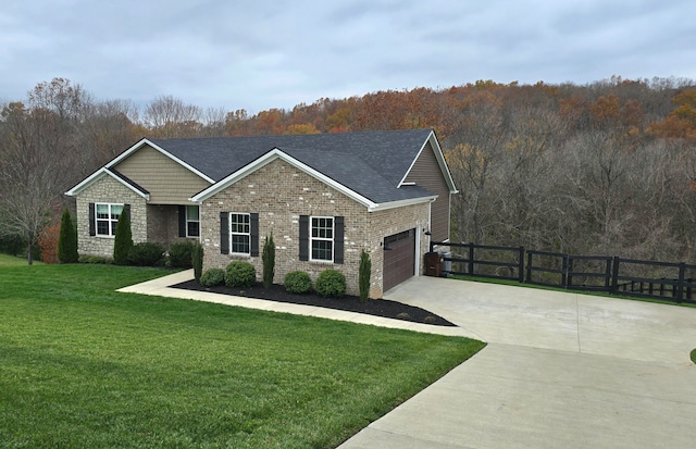 view of front of home featuring a front lawn