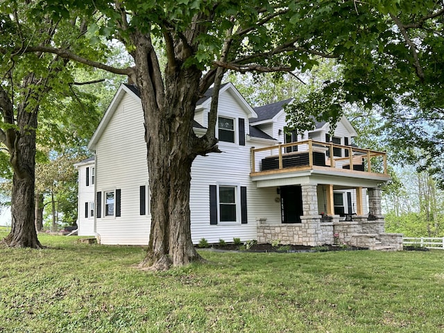 2458 High Bridge Rd, Lancaster, KY 40444 - view of front of property featuring a balcony and a front lawn