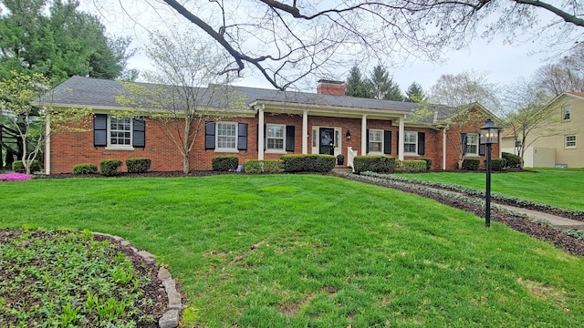 ranch-style home with a front yard