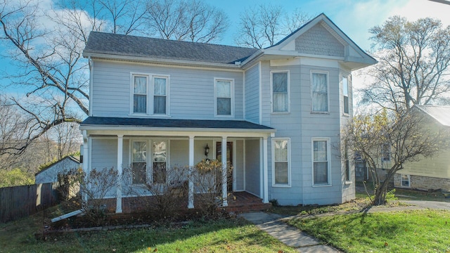 view of front of house featuring a front lawn