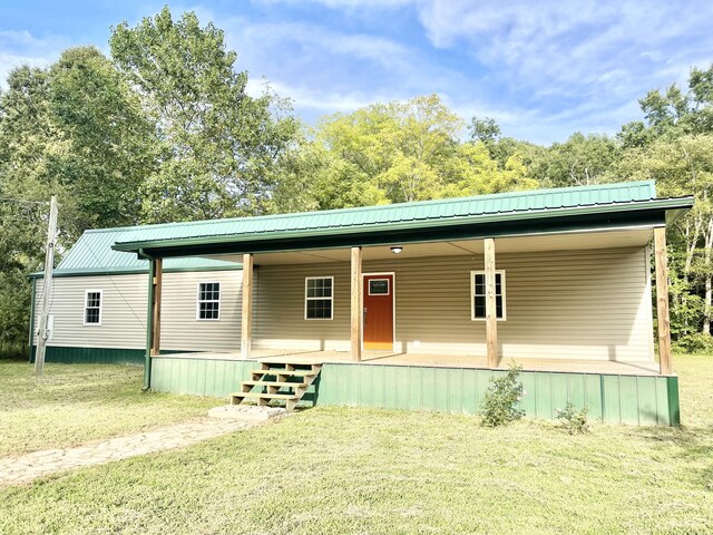 manufactured / mobile home featuring a porch and a front lawn