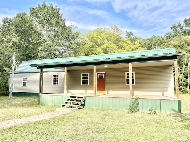 manufactured / mobile home featuring a porch and a front lawn