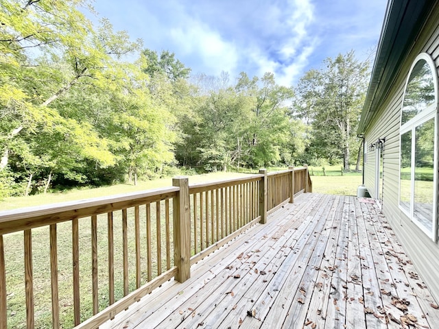 view of yard featuring an outbuilding