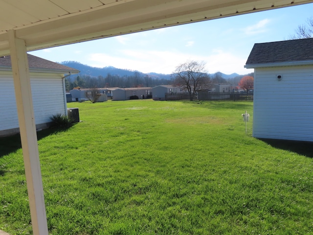 view of yard with a mountain view