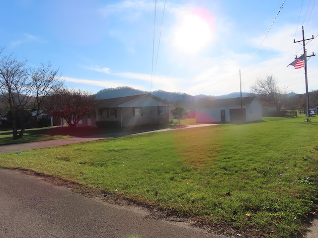 ranch-style house featuring a front lawn