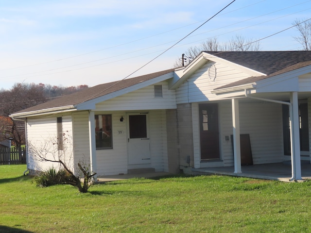 ranch-style home with a front yard