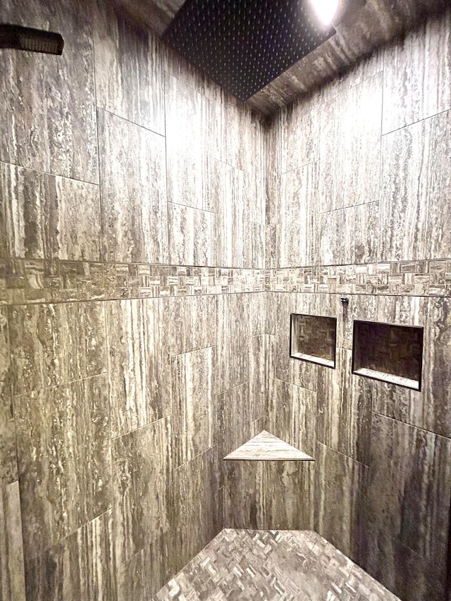 bathroom featuring tiled shower