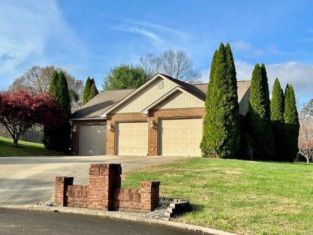 view of front of house with a front lawn and a garage