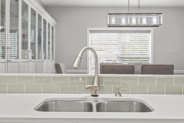 room details featuring decorative light fixtures and sink