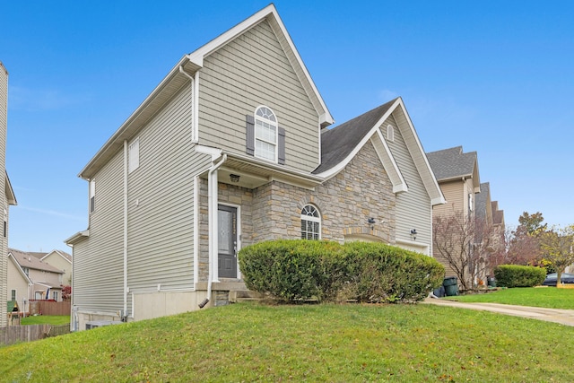 view of front of house featuring a front lawn