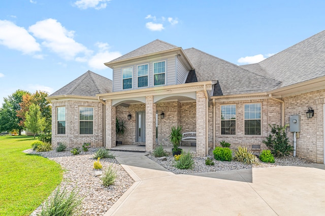 view of front of home with a porch and a front lawn