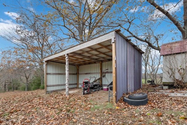 view of pole building featuring a carport