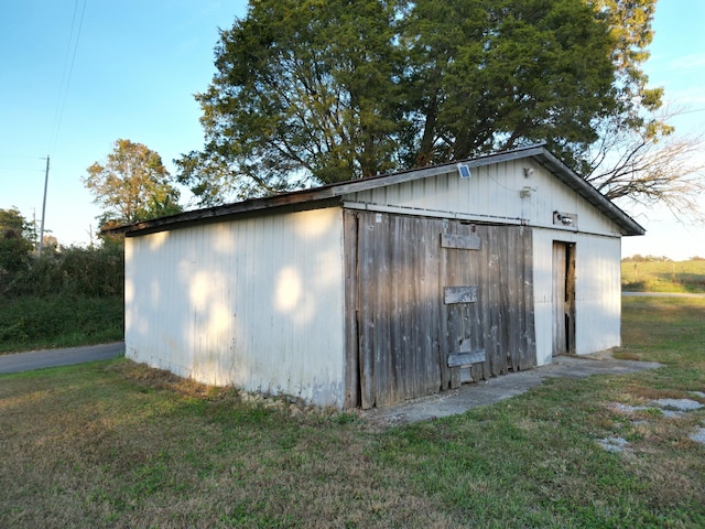 view of outbuilding featuring a lawn