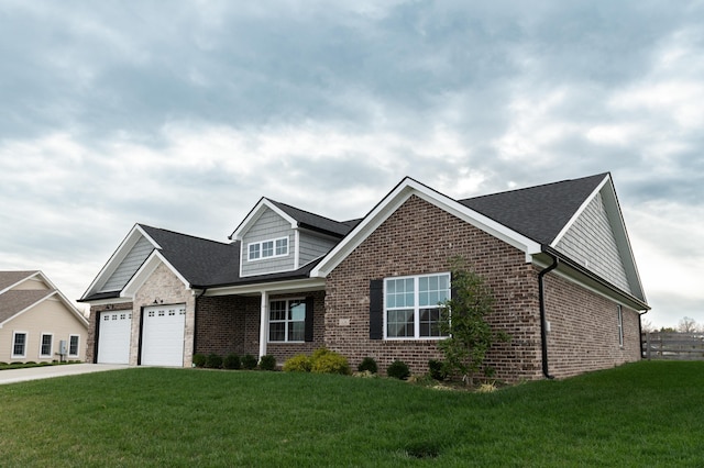 view of front of property featuring a front lawn and a garage