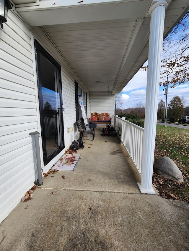 view of patio / terrace with covered porch