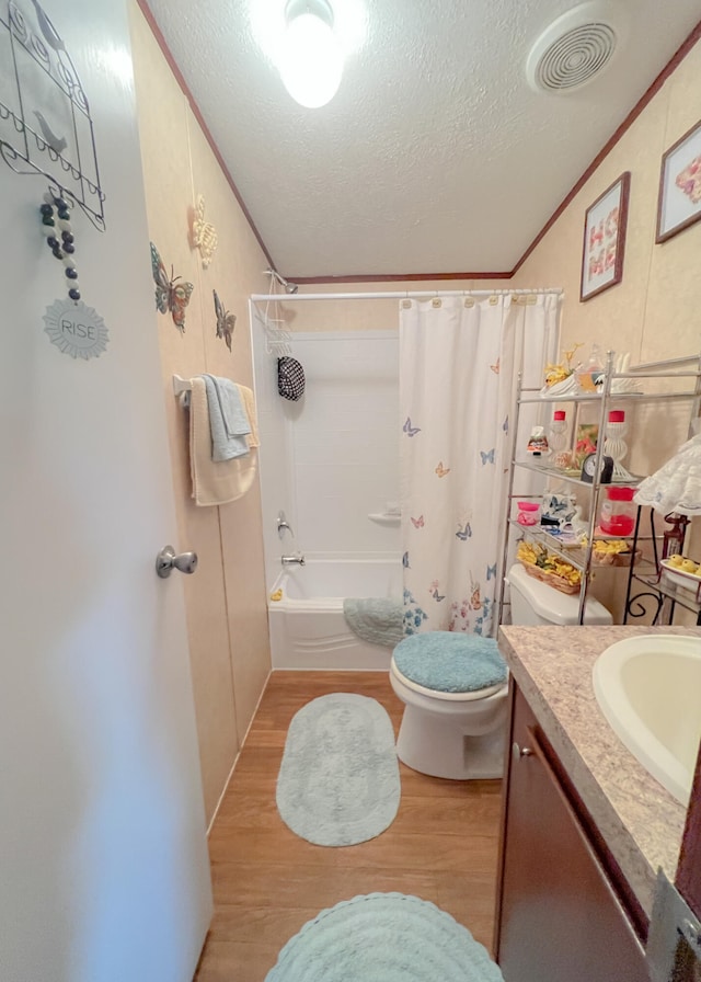 full bathroom with shower / bathtub combination with curtain, toilet, wood-type flooring, and a textured ceiling