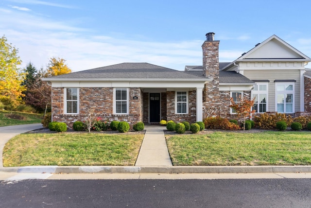 view of front of property with a front yard