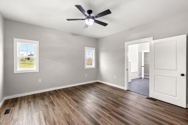 unfurnished room with dark hardwood / wood-style flooring and ceiling fan