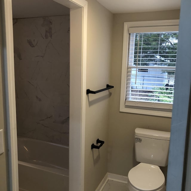 bathroom featuring toilet and a bathtub