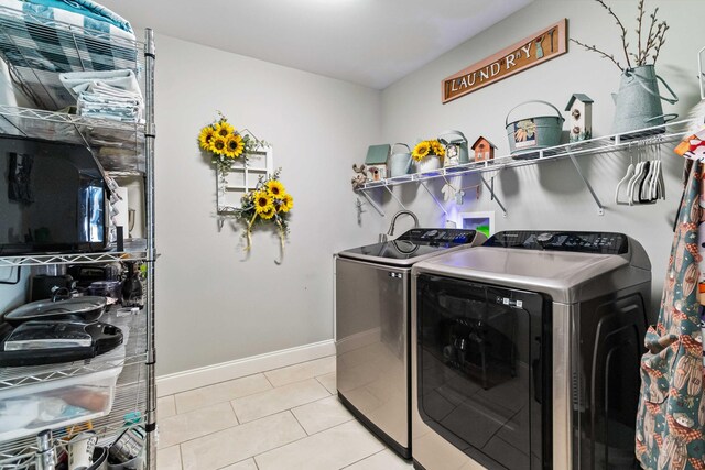 washroom featuring independent washer and dryer and light tile patterned floors