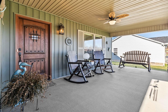 view of patio with ceiling fan and covered porch