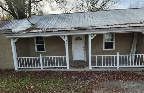 view of front of home featuring a porch