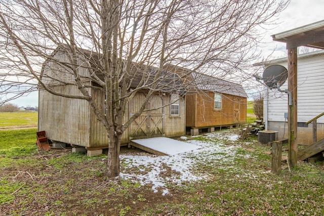 view of yard featuring central AC