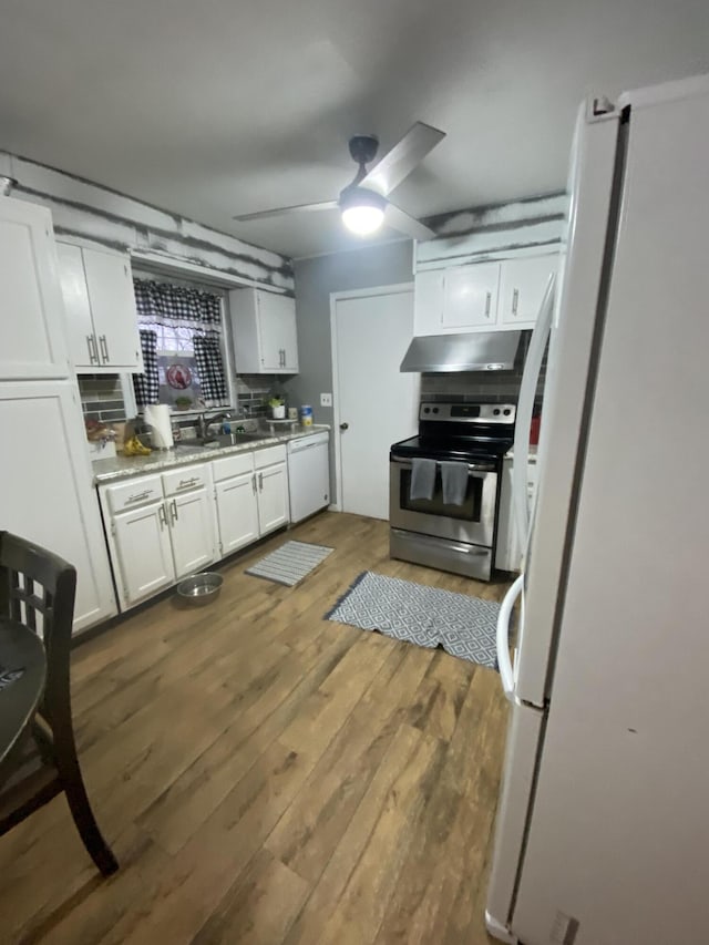 kitchen with hardwood / wood-style floors, ceiling fan, white cabinetry, and white appliances