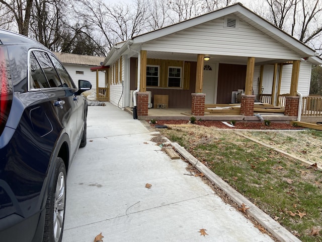 view of front of house with a porch