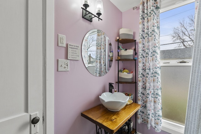 bathroom featuring a chandelier