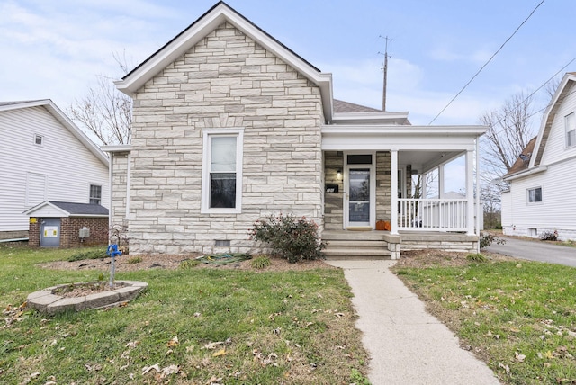 view of front of house featuring covered porch and a front lawn