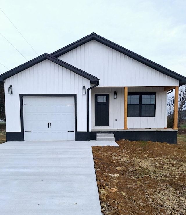 15 David St, Flemingsburg, KY 41041 - modern farmhouse style home with an attached garage and driveway
