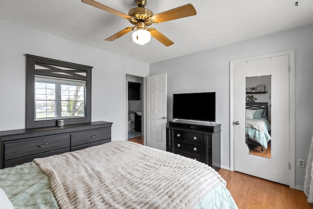 bedroom featuring connected bathroom, ceiling fan, light hardwood / wood-style flooring, and a textured ceiling