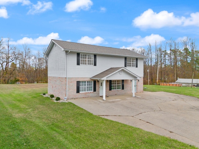 view of front of home featuring a front lawn