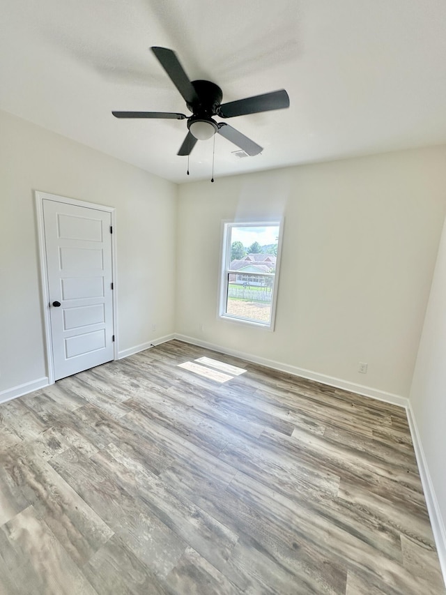 empty room featuring light wood-type flooring and ceiling fan