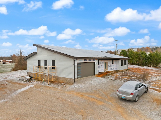 view of front facade featuring a garage