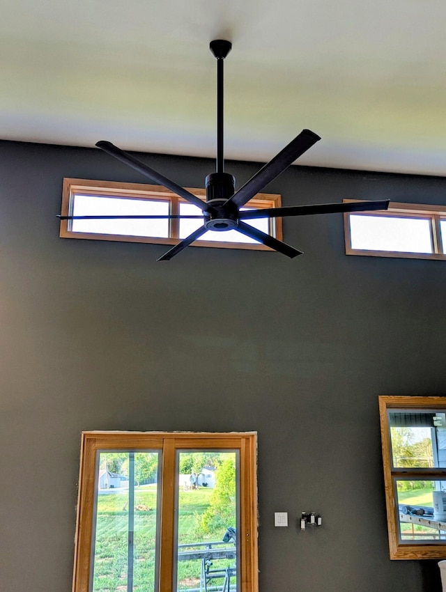 330 Duncan St, Somerset, KY 42501 - interior details featuring a ceiling fan