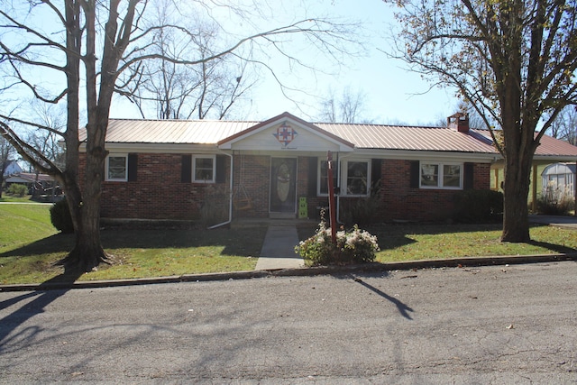 ranch-style home with a front yard