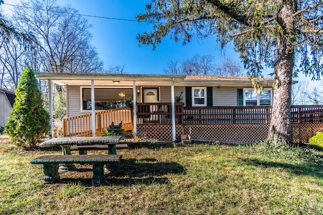 ranch-style house featuring a front lawn