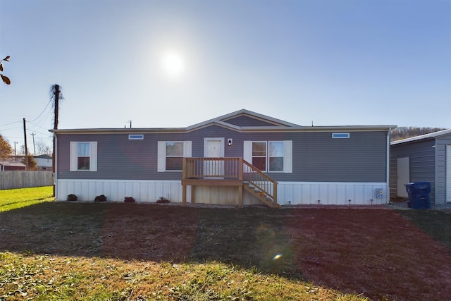 view of front of house featuring a front yard