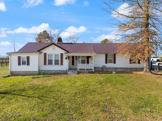 ranch-style house featuring covered porch and a front lawn