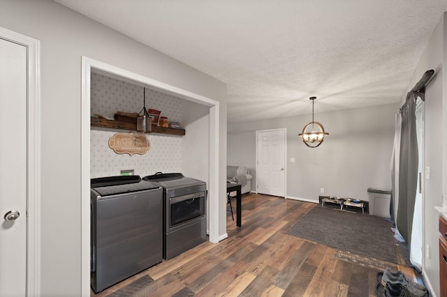 kitchen featuring hanging light fixtures, dark hardwood / wood-style flooring, independent washer and dryer, a chandelier, and a textured ceiling