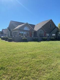 view of front facade featuring a front lawn