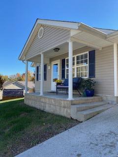 property entrance featuring a porch